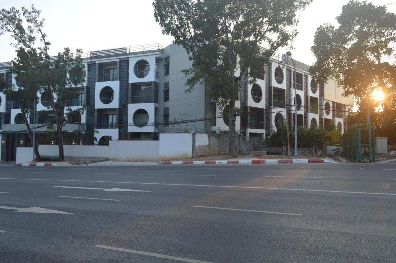 Airport Avenue Hotel Gyogon Екстериор снимка