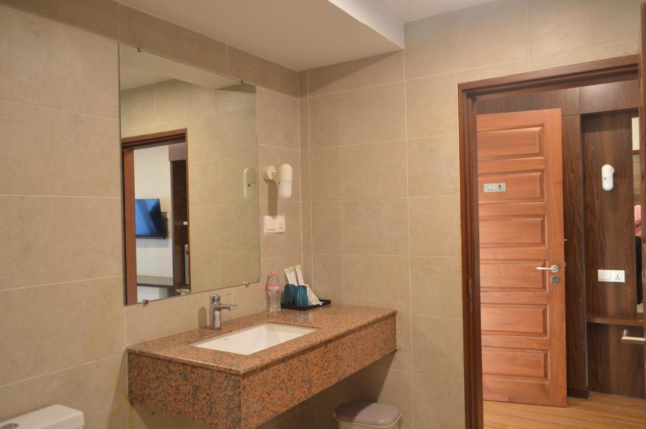 Airport Avenue Hotel Gyogon Екстериор снимка